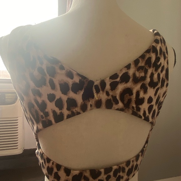 VICTORIA’S SECRET ❤️  Animal Print Sports Bra - XL - Picture 8 of 10